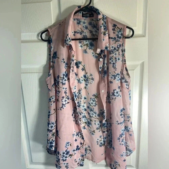 Shein Curve - Sleeveless Blouse - Pink w/ Blue Flowers 🌸 - Picture 4 of 6